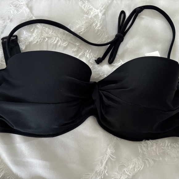 Black Bikini - Picture 3 of 8